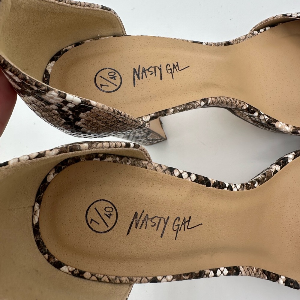 NASTY GAL Hiss & Tell Faux Leather Snakeprint Platform Heels NWOT | Size 7 - Picture 11 of 14